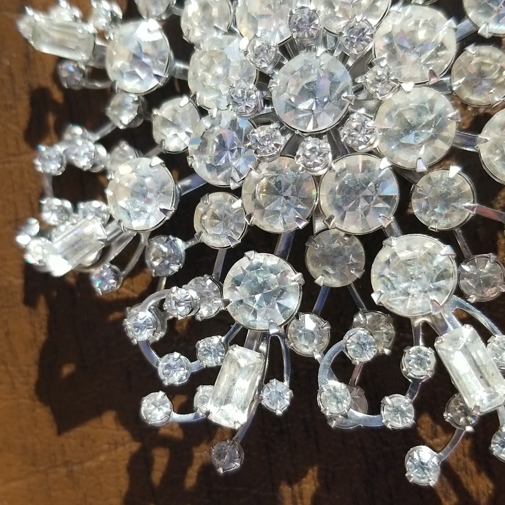 Vintage Large Rhinestone Snowflake Brooch - Picture 6 of 9